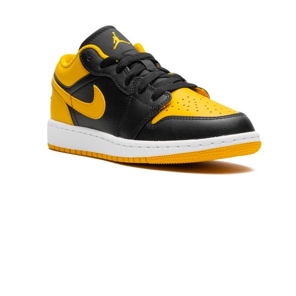 🏀 Jordan 1️⃣ Sneakers 💛 - Picture 3 of 12